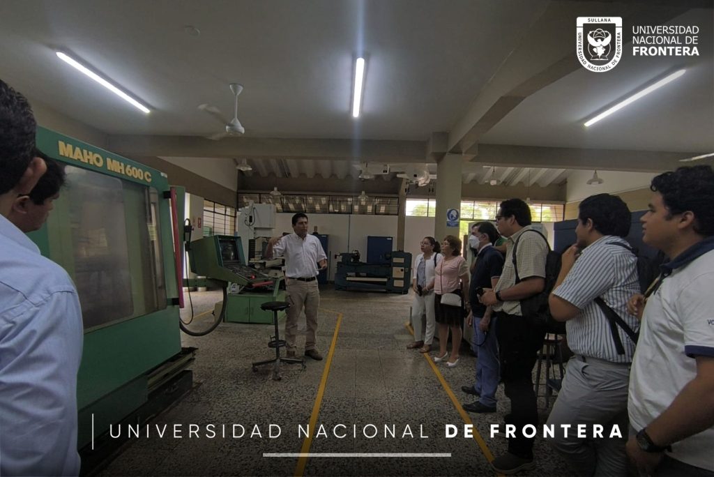 Delegación de la UNF visita el Laboratorio de Sistemas Automáticos de Control de la UDEP